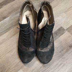Vigoss booties sz 8.5